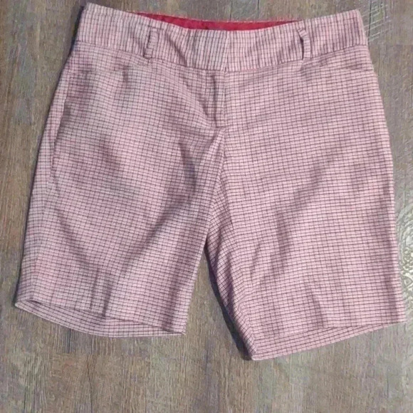 Women's The Limited dark pink plaid shorts size 6 - Picture 1 of 5